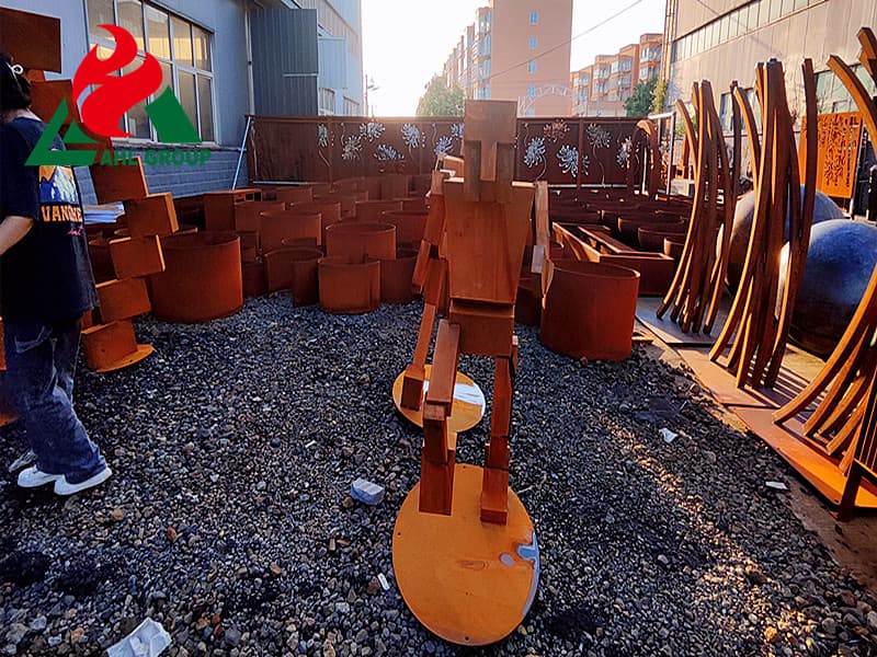 <h3>Rusty Garden Art Corten Steel Water Feature for Sale</h3>
